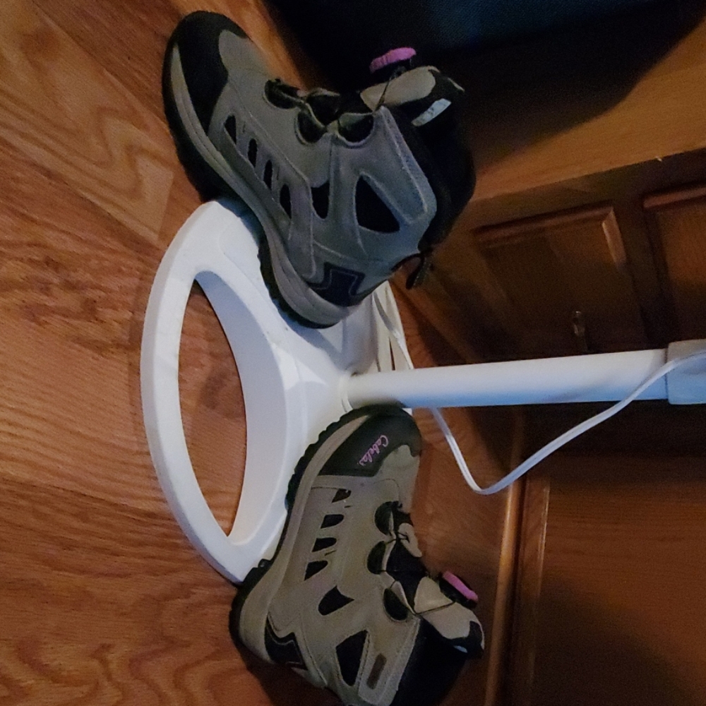 Shoes - Picture 2 of 4